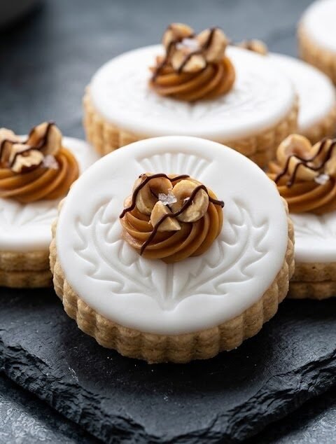 Mary Berry empire biscuit​