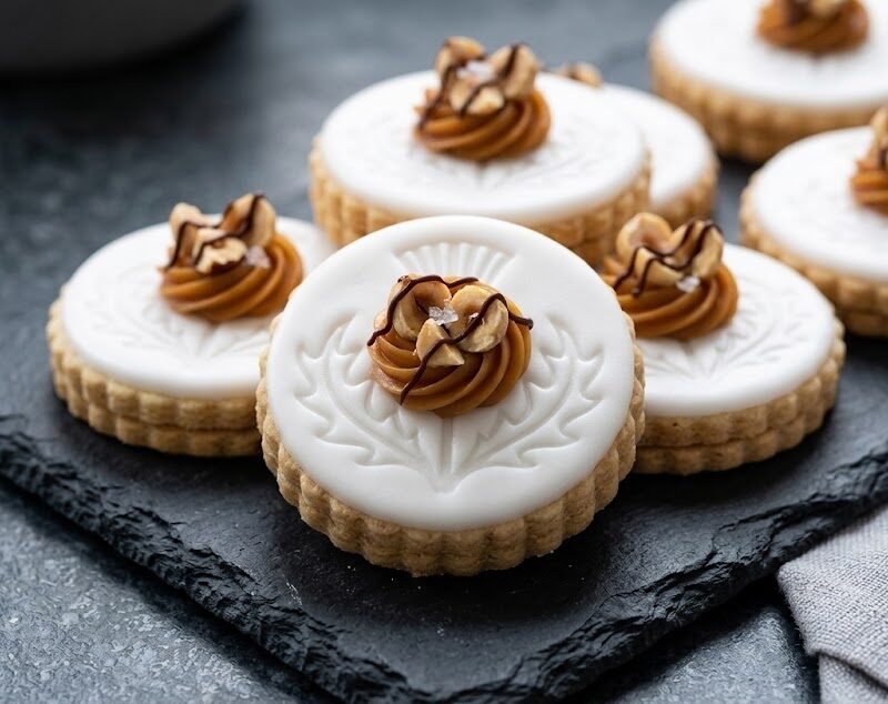 Mary Berry empire biscuit​